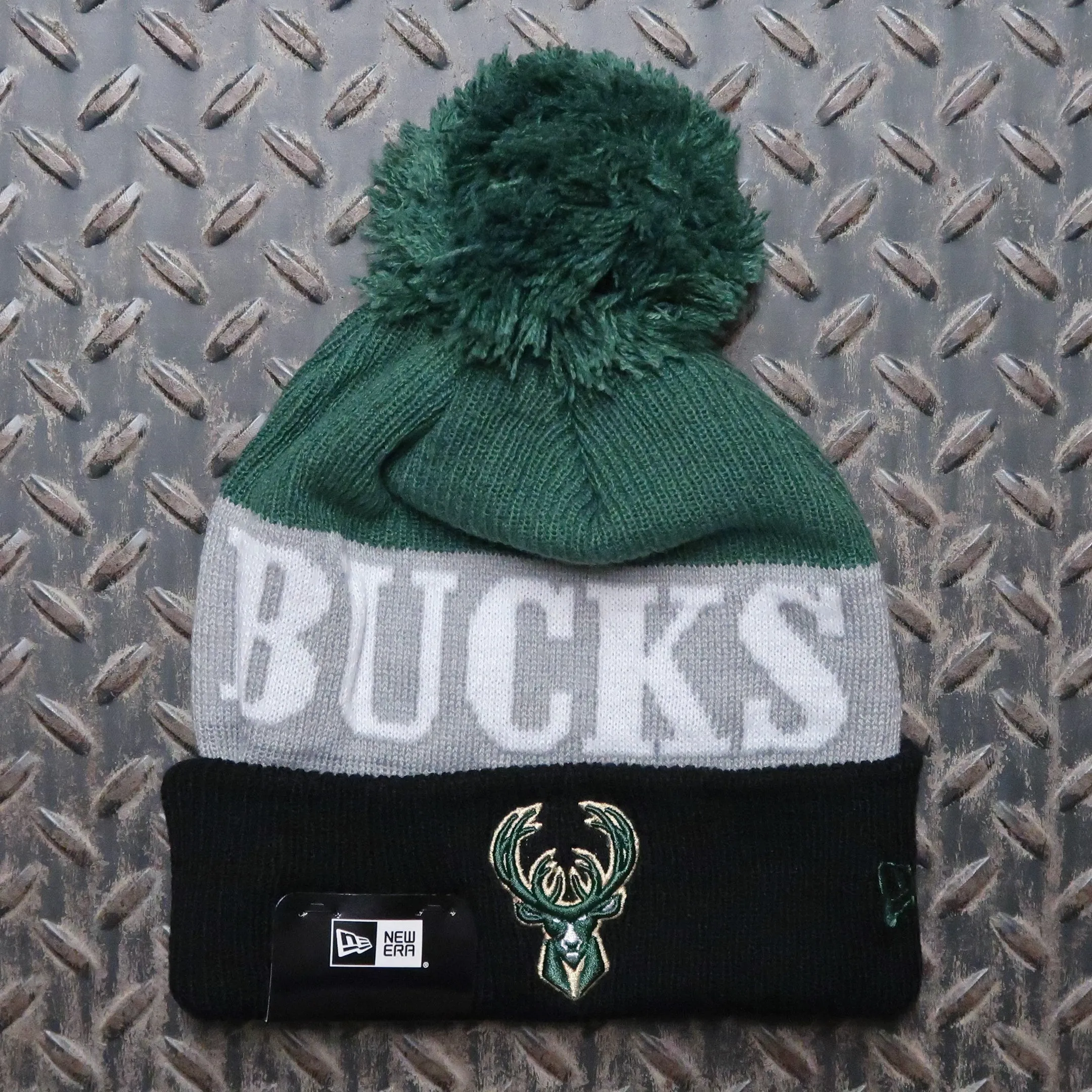 New Era Milwaukee Bucks Shaded Knit Beanie