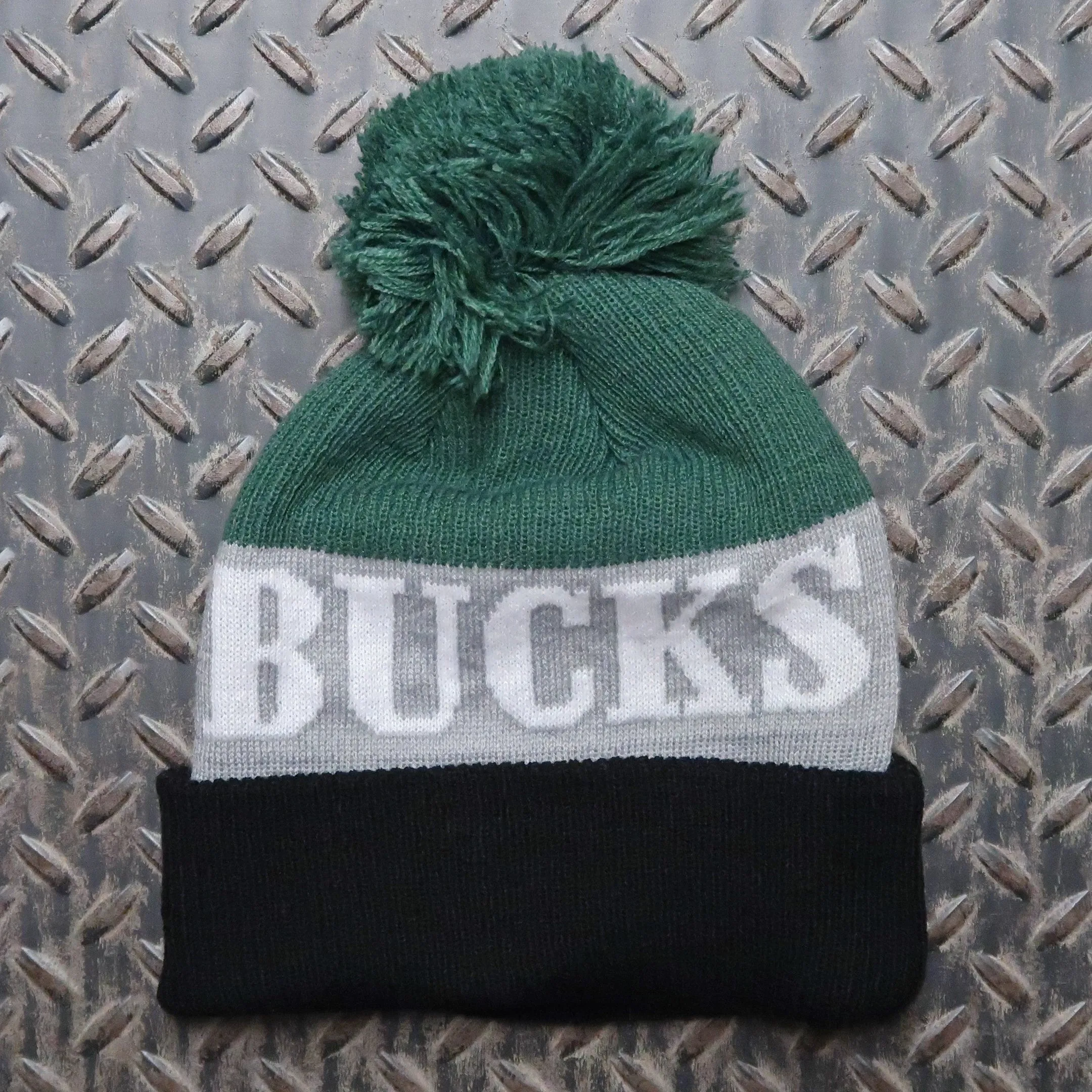 New Era Milwaukee Bucks Shaded Knit Beanie